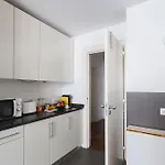 Baixa Chiado Luxury Bedrooms בית הארחה *