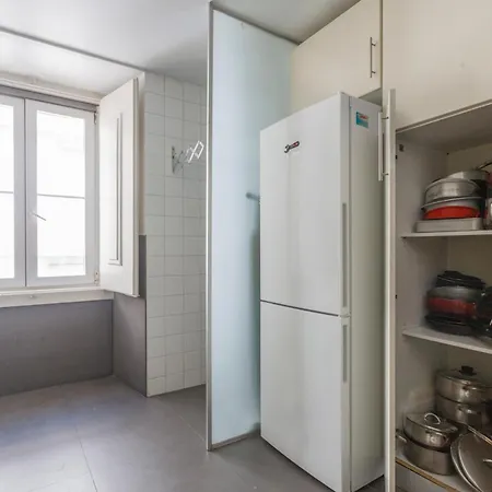 Baixa Chiado Luxury Bedrooms Гостевой дом *